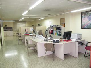 Bureau à Sants Patrons. Amplia oficina en pleno centro en alzira