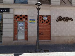 Local commercial à Plaça carbo 7. Local en la plaza del ayuntamiento
