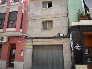 Maison  N/a. Casa céntrica inmejorable ubicación para garaje!