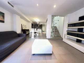 Casa  Calle albuixarres. Casa 5 habitaciones venta alzira