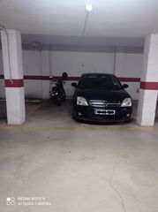 Aparcament cotxe a Centre. Céntrica plaza de garaje