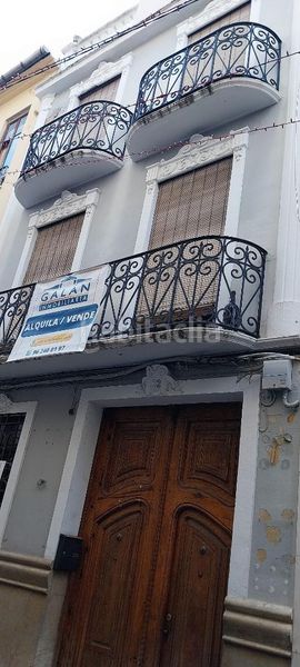 Foto 927b5bda-99c2-45a5-81fa-4d130e8e2cfd. Casa aparellada a Centre Alzira