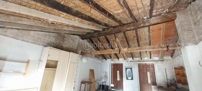 Foto cab079f0-5b1a-4adc-b829-ec0c0f3506ef. Casa aparellada a Centre Alzira