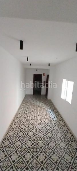 Foto d031fbaf-f539-47bb-a072-c48b1f5a3158. Casa aparellada a Centre Alzira