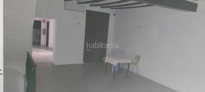 Foto d2096749-bdd9-439b-bba3-0cd3c50b05fc. Casa aparellada a Centre Alzira