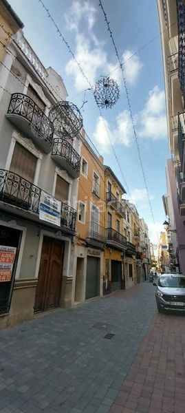 Foto dc417b9c-33c8-45f8-a826-d130aa7d704d. Casa aparellada a Centre Alzira