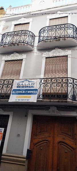 Foto d5af7a99-458e-4570-a890-de539a39ec44. Casa aparellada a Centre Alzira
