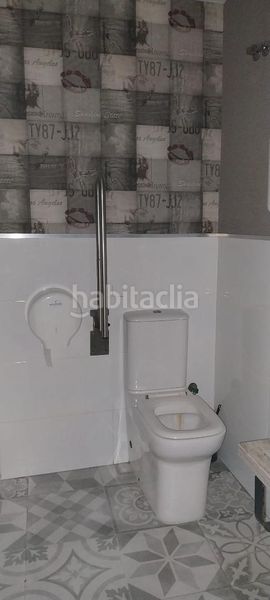 Foto fc085635-3d7f-43fc-bb14-98e578aac2a7. Casa aparellada a Centre Alzira