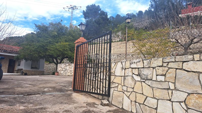 Foto be913ad6-e98c-4e3e-83a3-80790be98ec3. Casa amb piscina a Centre Alzira