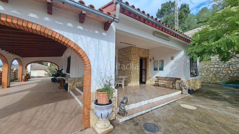 Foto c8387b14-4140-42a8-b254-bf187bcd3677. Casa amb piscina a Centre Alzira
