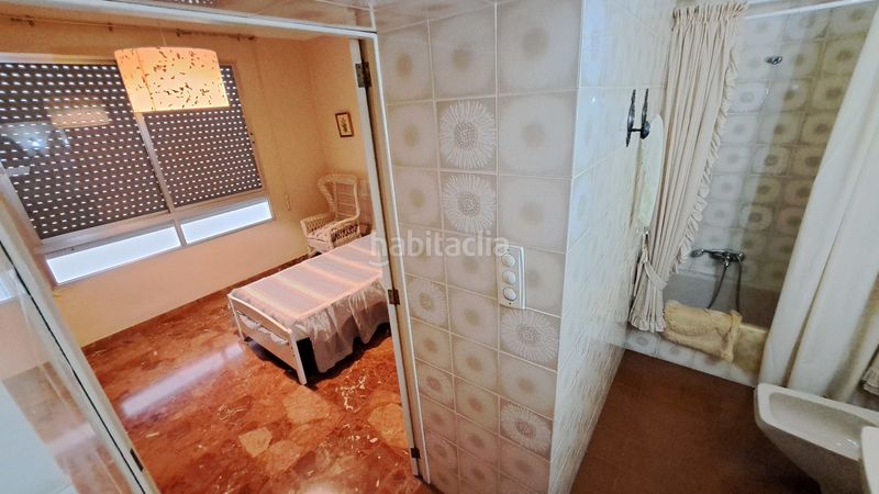 Foto 1ad53ea9-b646-4e1d-8e8c-7ec4ff675a51. Casa adossada a Guadassuar
