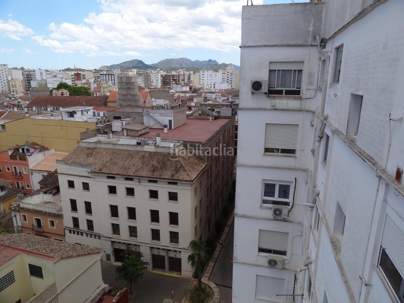 Foto 33f74abe-f871-4aa1-8556-b3ec18bef2d8. Piso  grande y exterior en la avenida luis suñer en Alzira