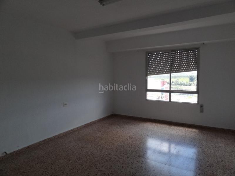 Foto b529ff58-c33d-4ce6-8dbb-df2892fb5fa8. Piso  grande y exterior en la avenida luis suñer en Alzira