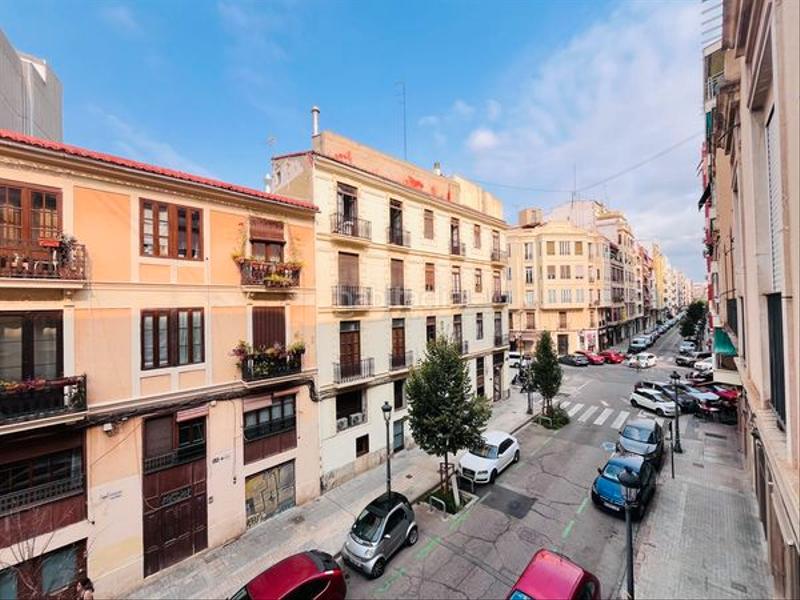 Foto 168bb036-d377-4dcf-89e8-89e737fa3522. Pis a carrer del túria 20 a El Botànic Valencia