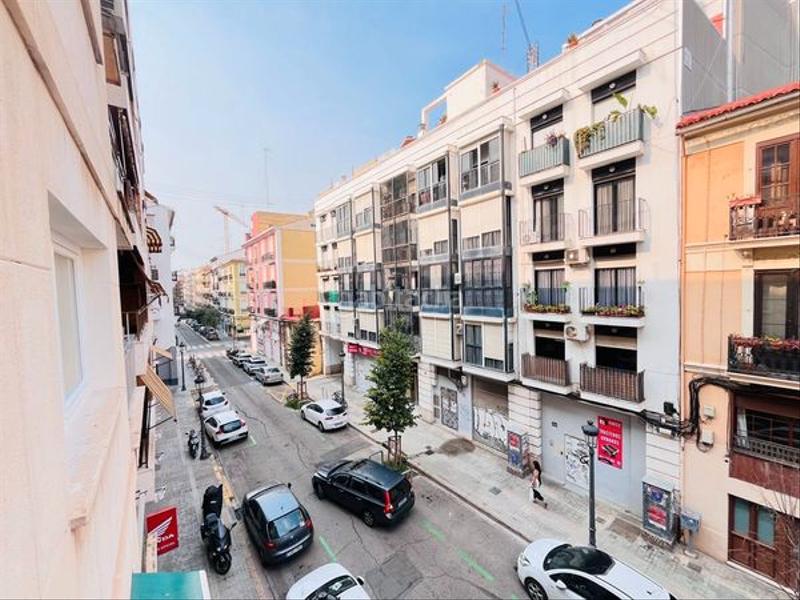 Foto 48e8563f-3aac-40f4-9e19-3af55ef06ce1. Pis a carrer del túria 20 a El Botànic Valencia