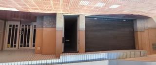 Business premise in Estadi-Santa Anna. Local comercial en venda