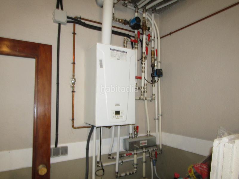 Foto 1f10efb4-570f-48c7-a072-c0649f84460e. Edifici a Sant Hipòlit de Voltregà