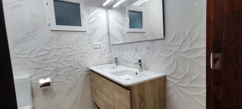 Foto b572b1cf-9927-44ba-aca4-88c230446629. Edifici a Sant Hipòlit de Voltregà