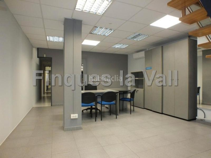 Foto 2e45d230-5199-4b36-b593-2ffa2cef2f91. Affitto locale commerciale con riscaldamento in Centre Vic