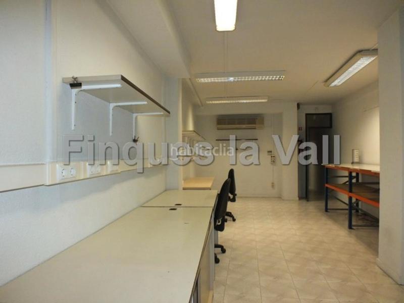 Foto 55c12492-1b7d-4250-9bdc-36cfd818abc3. Affitto locale commerciale con riscaldamento in Centre Vic