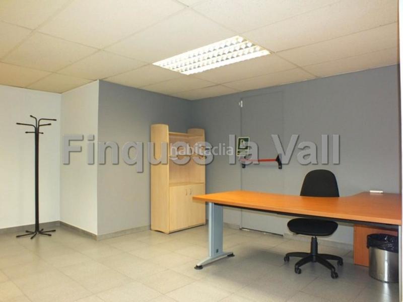 Foto f37cb9b8-6a88-411e-a0d2-3312c641f9b9. Alquiler local comercial local de lloguer a en Centre Vic