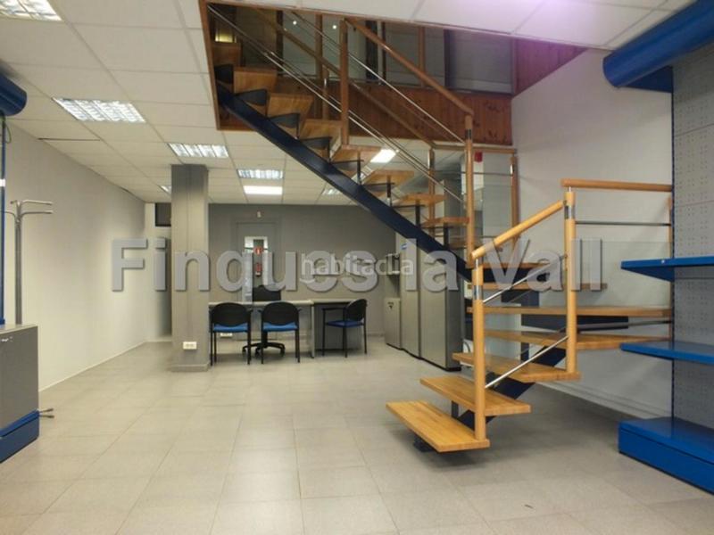 Foto f304fb1e-8e4f-4aba-b89a-c648178bbe93. Location local commercial avec chauffage dans Centre Vic