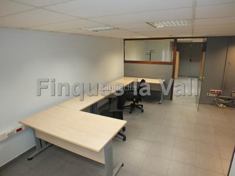 Foto 5df1b7e1-3d2e-4a00-9247-b88ff4a321c0. Miete geschäftsraum mit heizung in Centre Vic