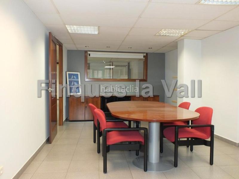 Foto 63b8b282-63e3-4ac3-bd83-d61c33e6be8b. Miete geschäftsraum mit heizung in Centre Vic