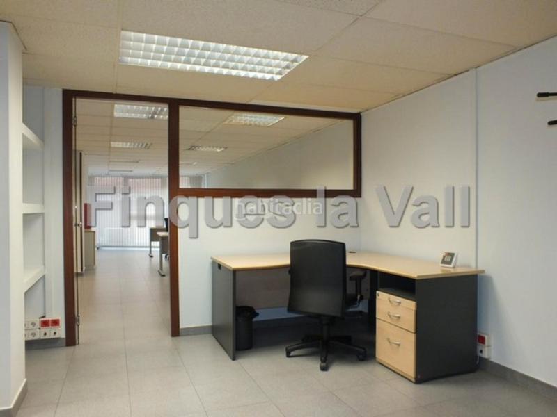 Foto a61d1b03-c4e4-44a4-9705-ecd463efcb77. Miete geschäftsraum mit heizung in Centre Vic