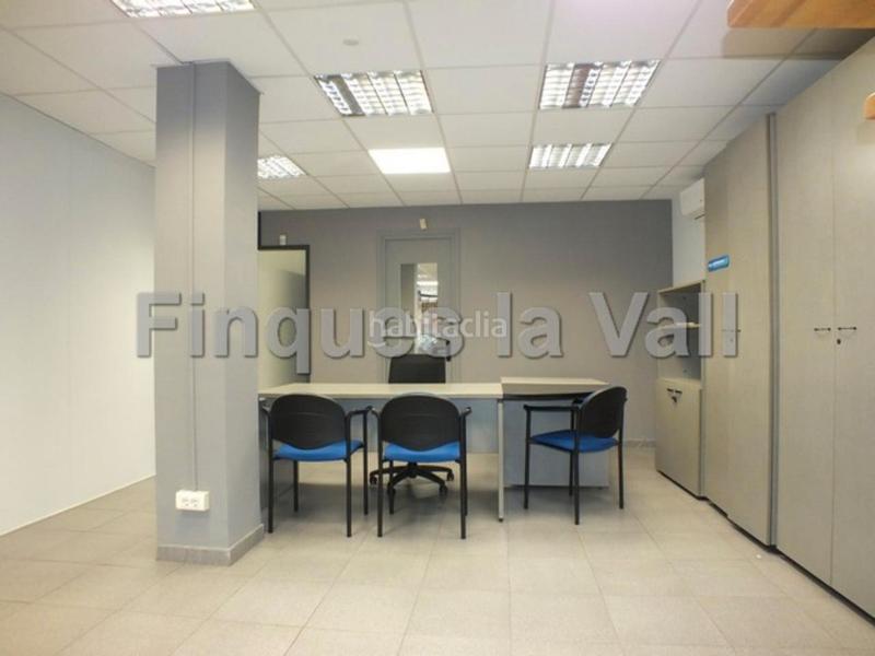 Foto af8c0be8-653f-417e-85f6-f105e9b2f444. Miete geschäftsraum mit heizung in Centre Vic