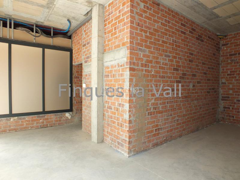 Foto f3051855-9514-44fc-abda-746b178c75e6. Local commercial dans Tona