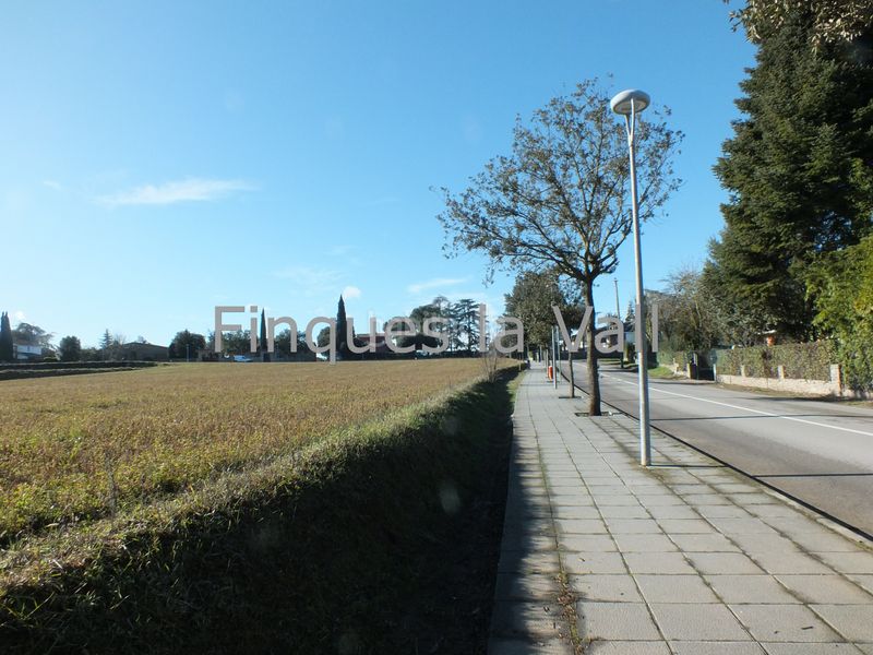 Foto b9b780c1-f2f6-44ae-a3b0-5068897b804d. Terreny residencial a Taradell