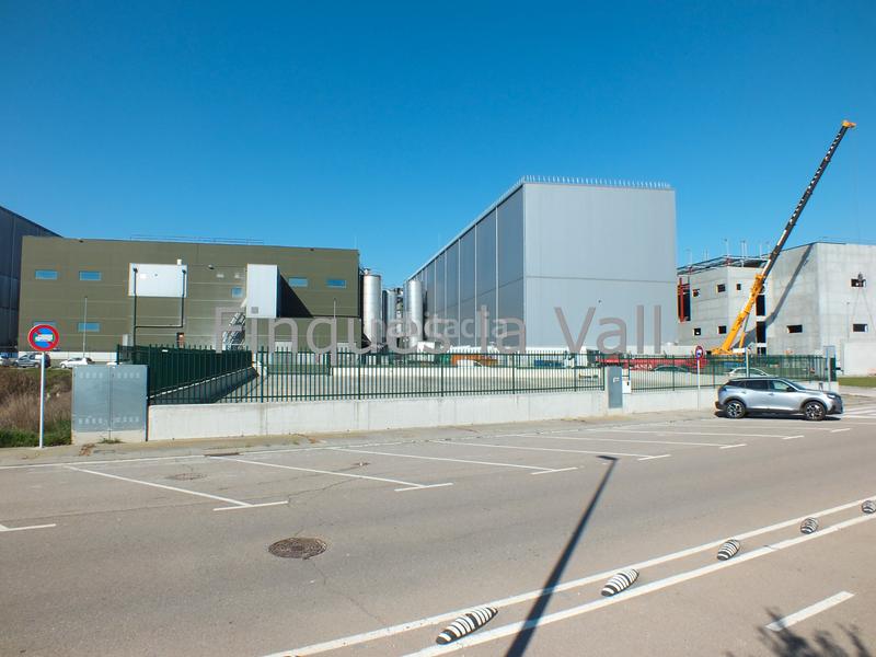 Foto 2369f5fd-25e5-4330-8ddd-b19c2fbc9740. Area edificabile industriale in Gurb