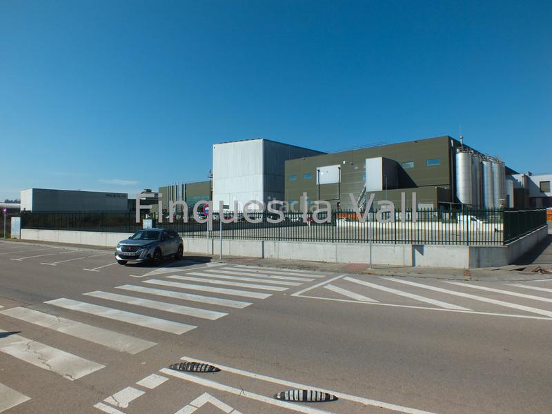 Foto 32d03c80-26fb-4ca3-a4dd-c48978c52869. Area edificabile industriale in Gurb