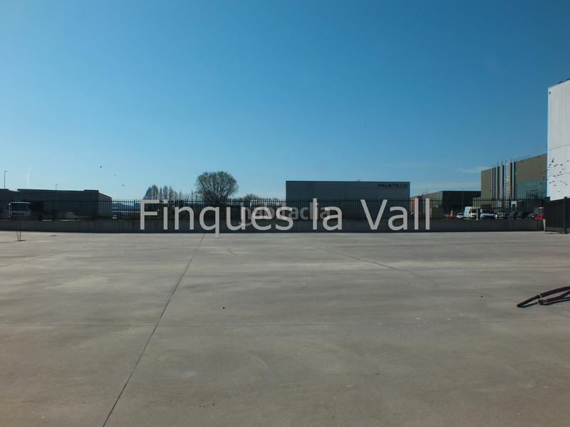 Foto 3815e136-a47b-41d0-b371-b84376524015. Area edificabile industriale in Gurb