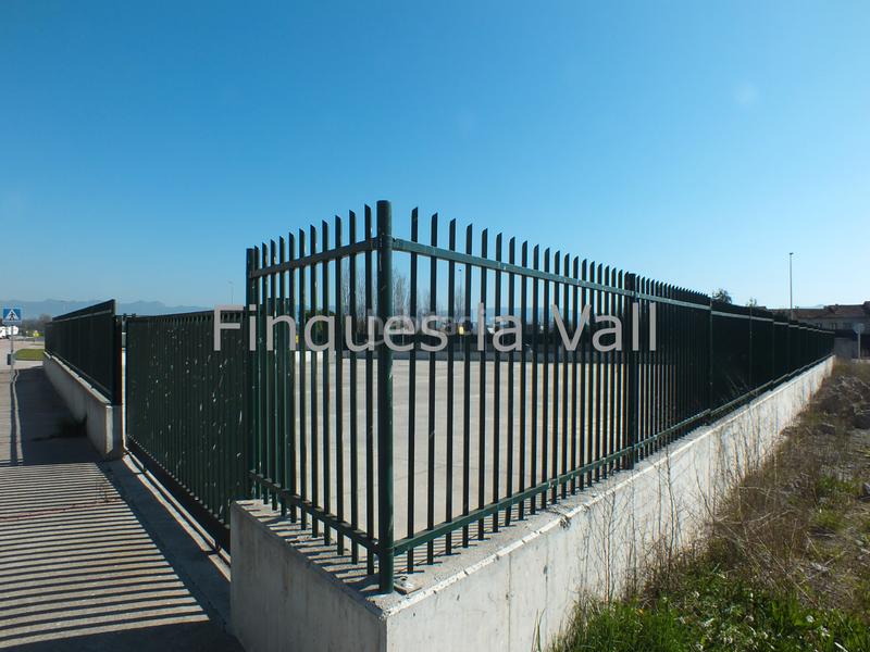 Foto 925fc612-d072-472f-9ff5-2654f35d01ba. Area edificabile industriale in Gurb