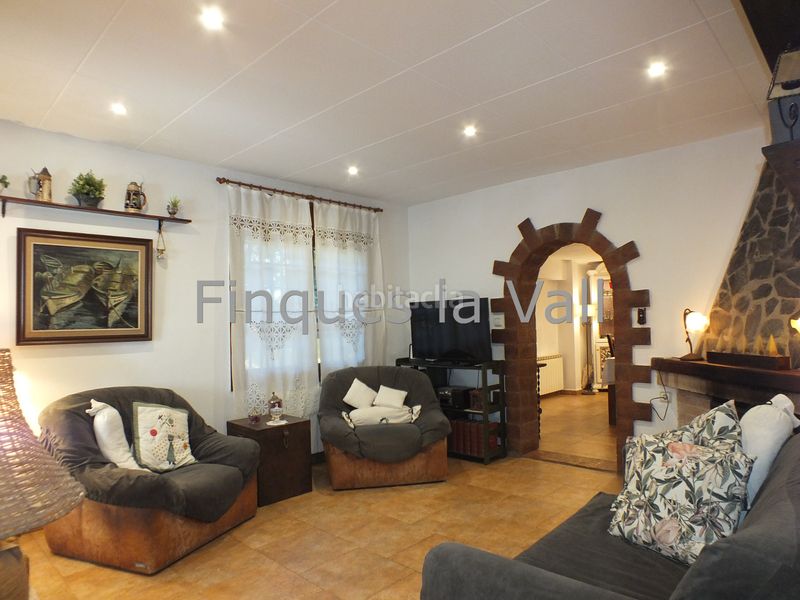 Foto ffe7c465-55fe-4c78-876c-e0643c30662c. Xalet amb xemeneia calefacció a Argentona est Argentona