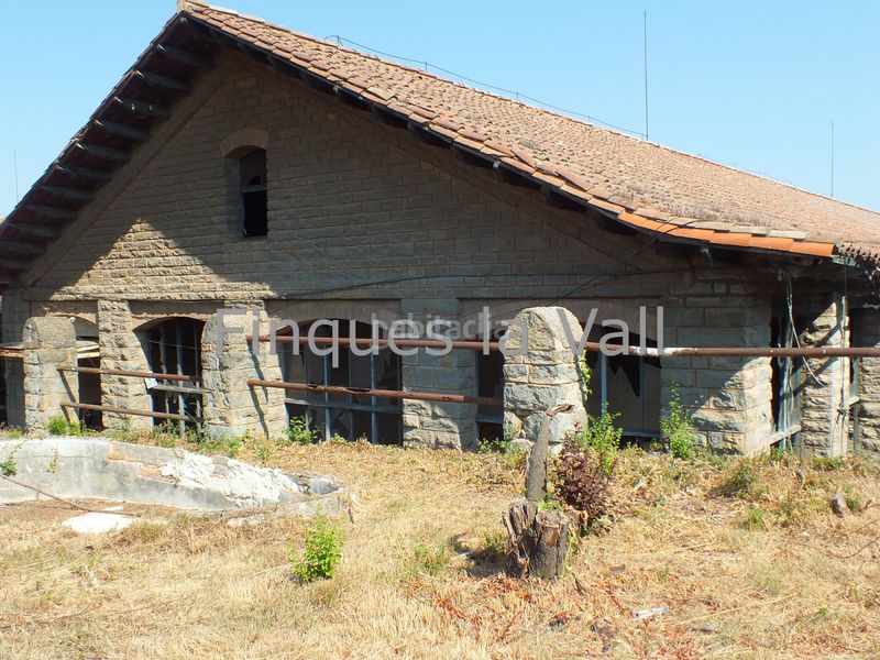 Foto 0242a7ef-a784-49ee-9c58-f2cc52d951d0. Edificio in Taradell