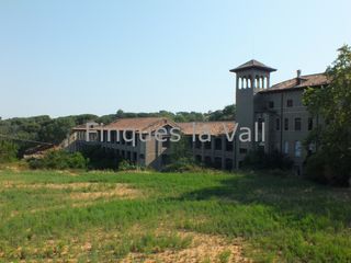 Edificio in Taradell. Conjunt "el tint" en venda
