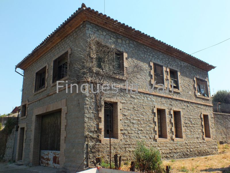 Foto a20fe305-87ef-4dd2-a3f1-227d164c4a6b. Edificio in Taradell