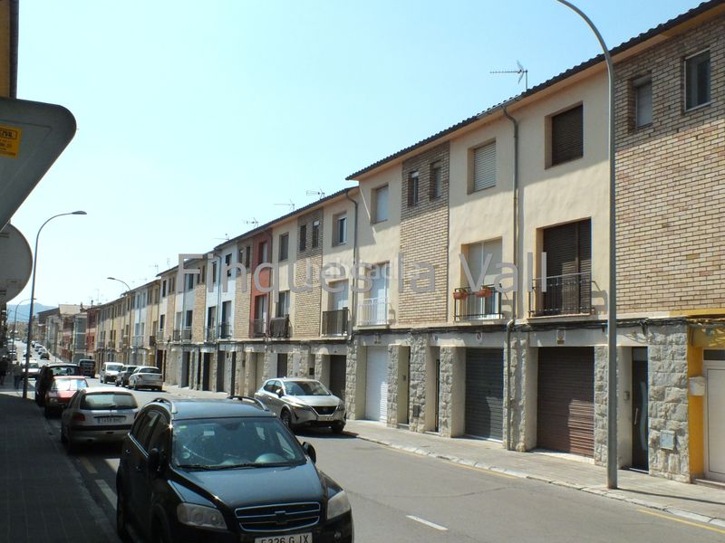 Foto 93d2e207-5cda-4580-88a2-c0ea2696d73b. Casa amb calefacció aparcament a Manlleu