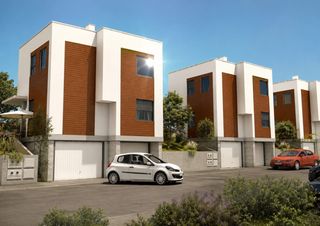 Xalet  Calle la central. Chalet pareado con jardin en urbanizacion privada. ubicacion exc. Obra nova