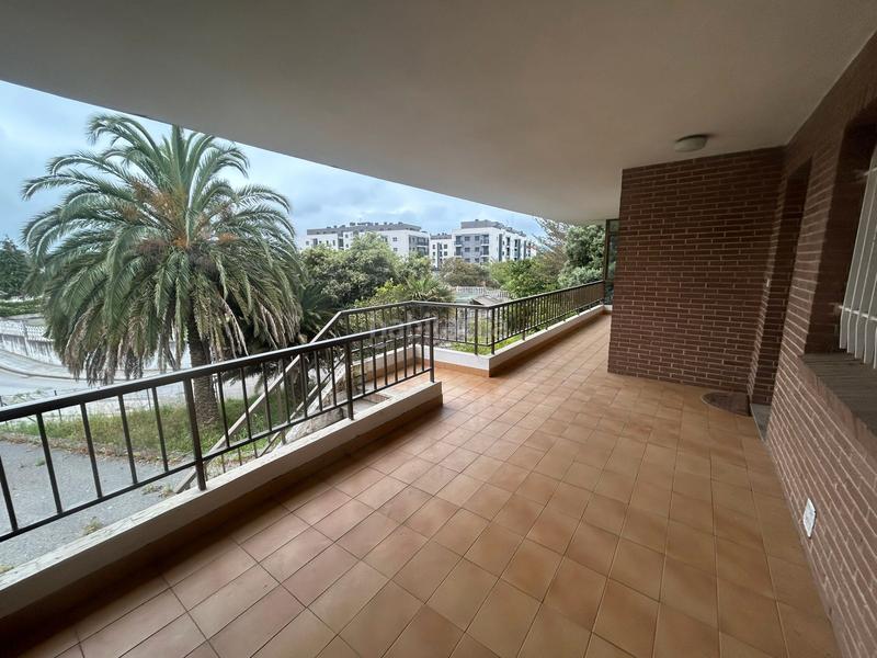 Foto f97f828f-6213-45aa-b936-f1e6ea2d67c0. Chalet con parcheggio in Soto de la Marina Santa Cruz de Bezana