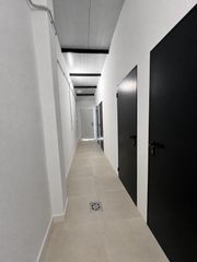 Local Comercial en Palacios y Villafranca (Los). Oportunidad de inversi�n! local de 66 m2 con 10 trasteros en los