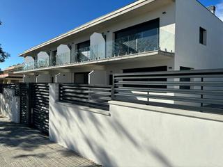 Casa adosada en Camí ardiaca 24. Casa obra nueva