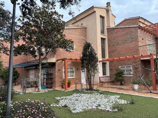 Casa  Carrer de les magnòlies. Casa en venta aigüesverds