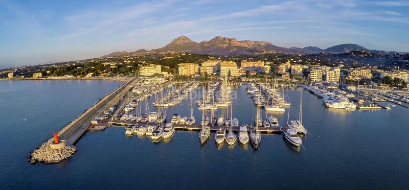 Foto a461f3f6-e4ac-4b0a-8bab-253e2a80e4eb. Xalet amb aparcament piscina a Altea ciudad Altea