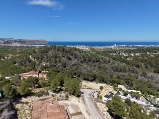 Terreny residencial a Partida Comunes-Adsubia. Exclusiva parcela en tosalet v con vistas panoramicas al mar