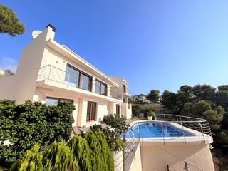 Chalet à Portichol-Balcón al Mar. Preciosa villa nueva y moderna de estilo ibicenco con espectacul