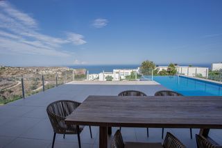 Xalet a Centro Ciudad. Villa exclusiva con vista paradisiaca